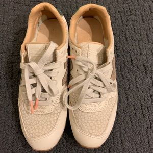 Women’s New Balance sneakers. Size 6.5